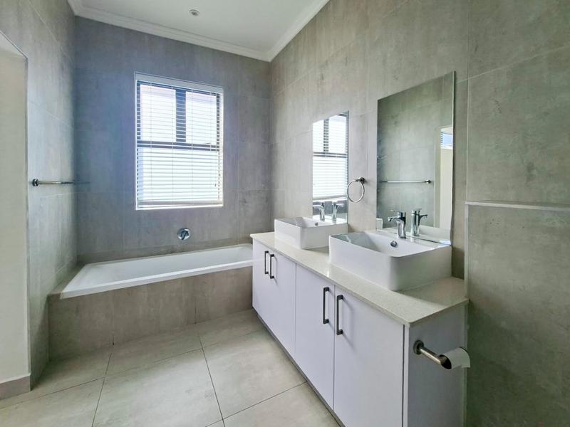 To Let 3 Bedroom Property for Rent in Kraaibosch Park Western Cape